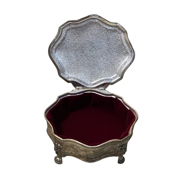 Vintage Silver Plate Footed Hinged Trinket Box With Royal Crest Lid Lion's Head - Picture 3 of 10